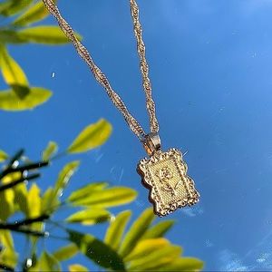 golden rose necklace 🥀